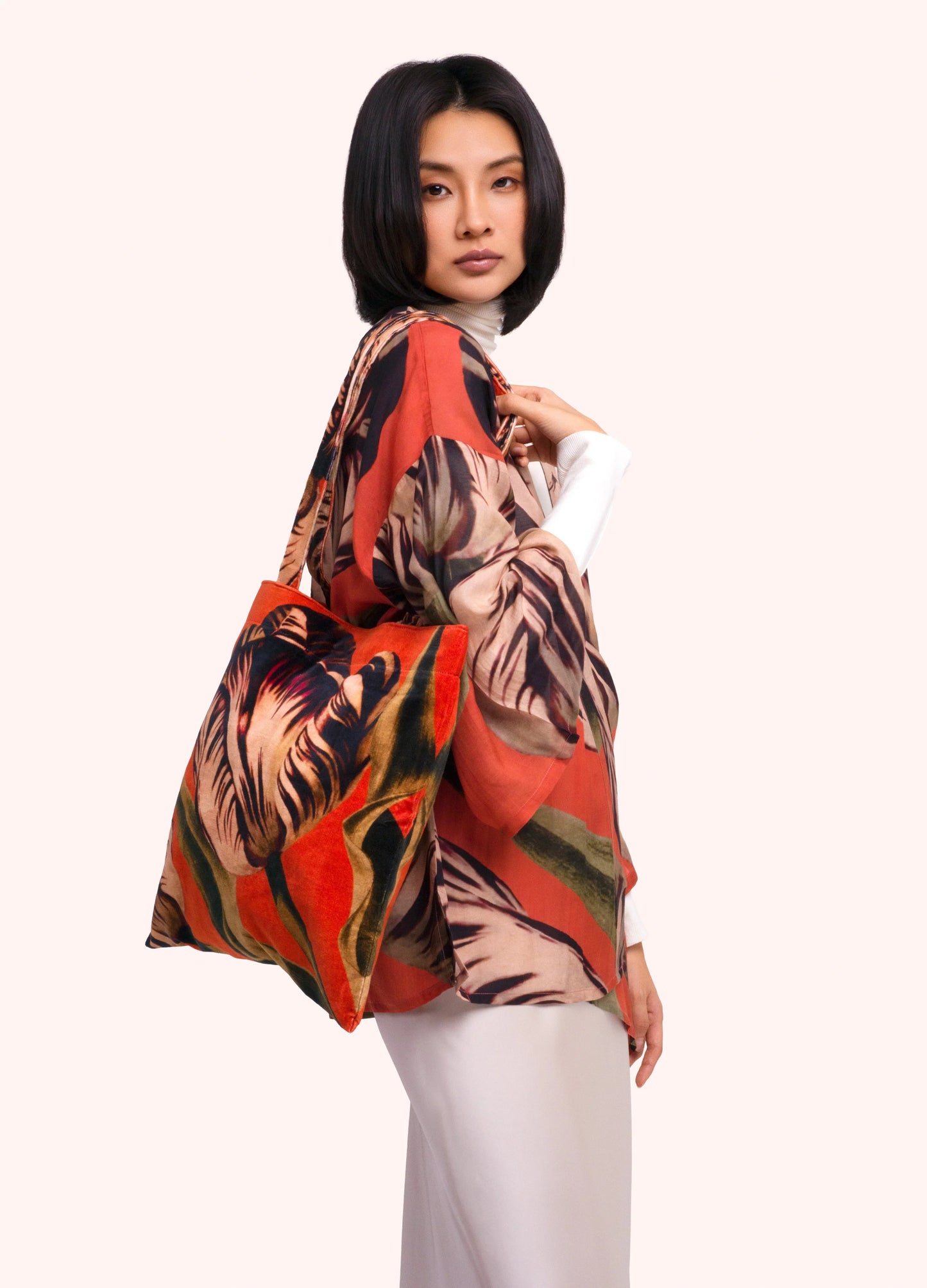 Powder Velvet Tote Bag - Tulip