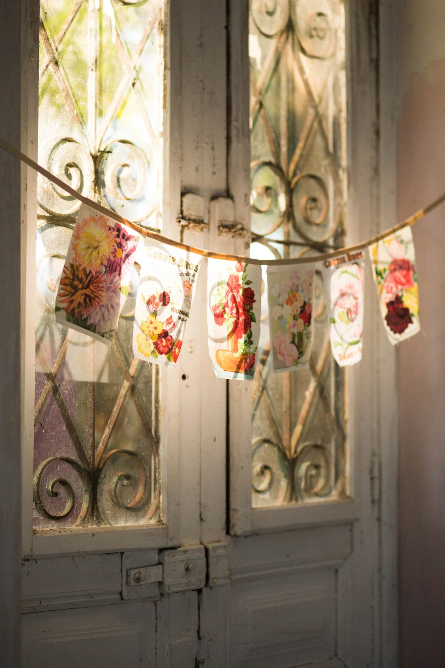 Lazybones Garland - Vintage Flowers