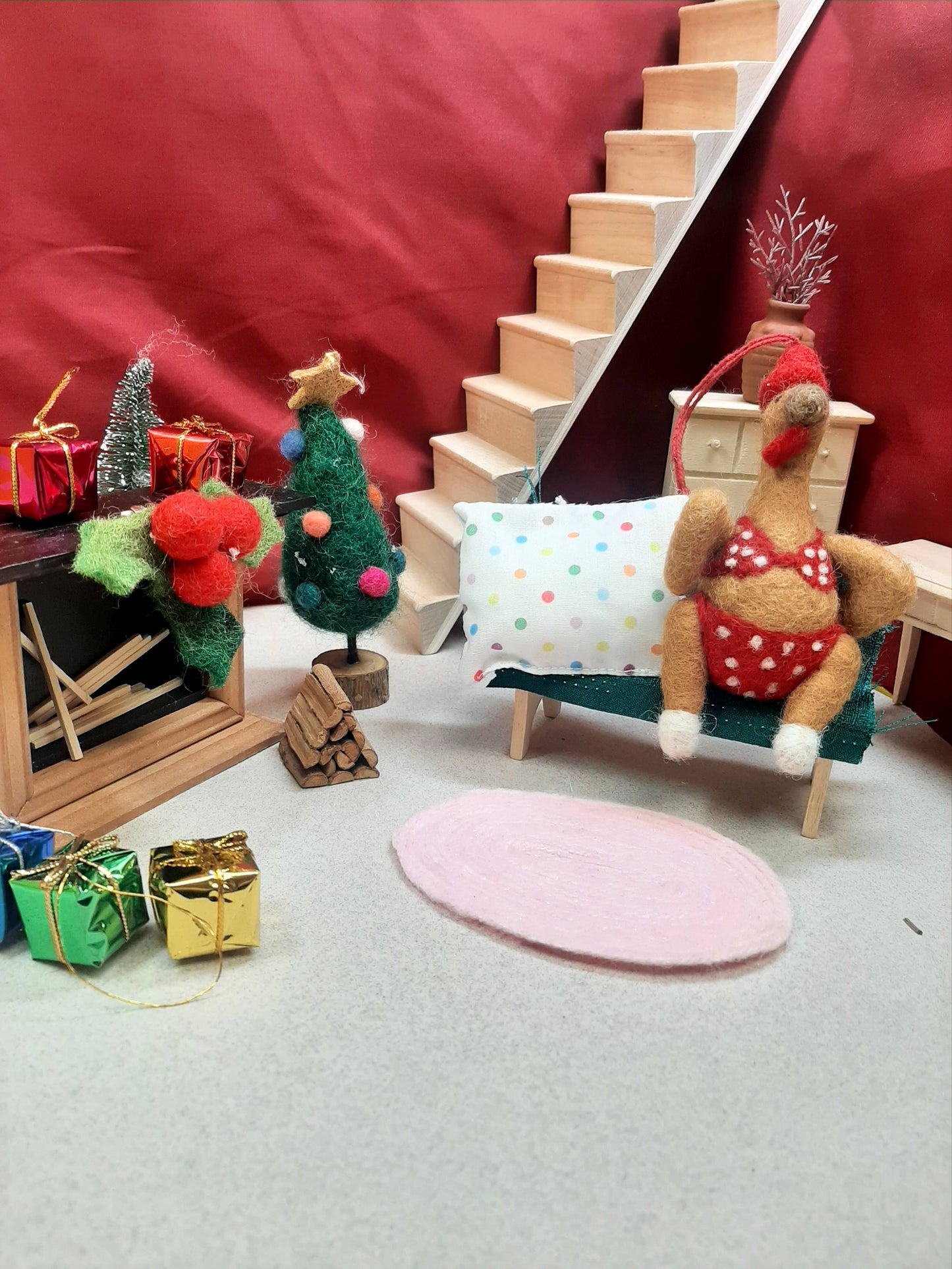 Handmade Felt Mini Xmas Tree on Wooden Stand Standing Decor